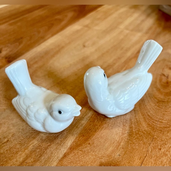 Vintage Japanese Porcelain Bird Figurine Pair - Picture 2 of 3